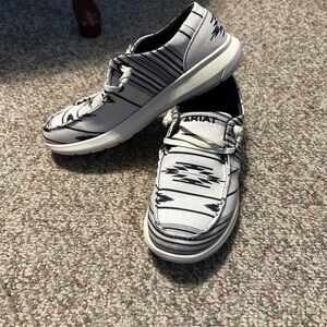 Ariat Women’s Black and White Hilo shoes